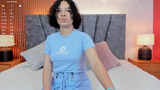 Snapshot of pretty_sunlight_ chatting on 01-08-25, 01:32 pretty sunlight online show from 01-08-25, 01:32