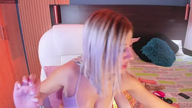 Snapshot of melody_starr chatting on 02-26-25, 09:16 melody starr online show from 02-26-25, 09:16