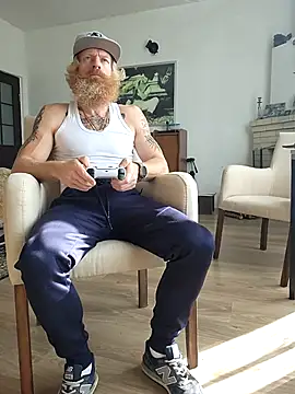 Snapshot of Gingerbeard40 chatting on 11-23-25, 08:58 Gingerbeard40 online show from 11-23-25, 08:58