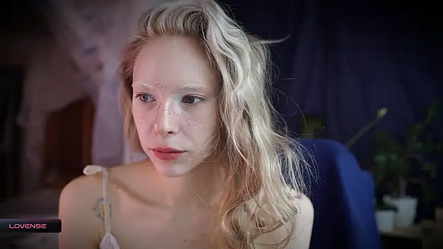 Snapshot of _Phantom_thread_ chatting on 10-22-25, 08:14 Phantom thread online show from 10-22-25, 08:14