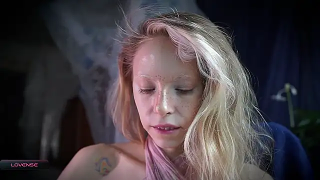 Snapshot of _Phantom_thread_ chatting on 10-27-25, 09:57 Phantom thread online show from 10-27-25, 09:57