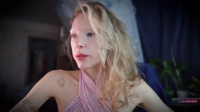 Snapshot of _Phantom_thread_ chatting on 11-24-25, 09:20 Phantom thread online show from 11-24-25, 09:20