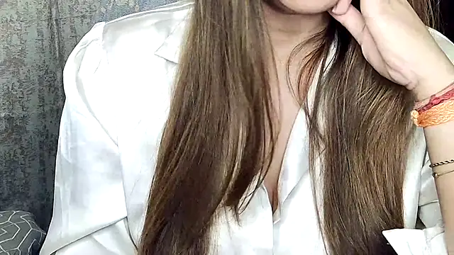 Snapshot of MIss-Naina chatting on 06-19-26, 08:23 MIss-Naina online show from 06-19-26, 08:23