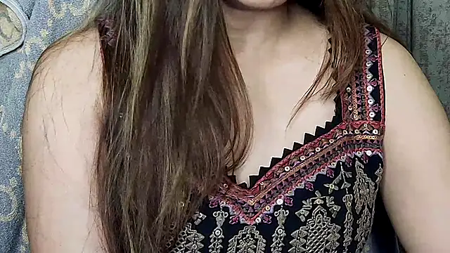 Snapshot of MIss-Naina chatting on 07-12-26, 09:39 MIss-Naina online show from 07-12-26, 09:39