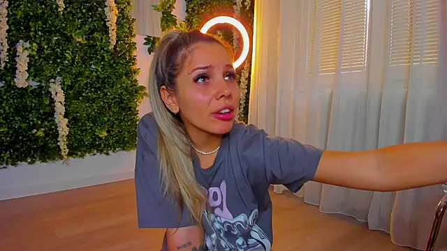 Snapshot of VivienCarter chatting on 10-13-25, 09:09 VivienCarter online show from 10-13-25, 09:09