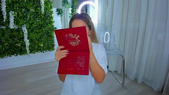 Snapshot of VivienCarter chatting on 10-25-25, 09:20 VivienCarter online show from 10-25-25, 09:20