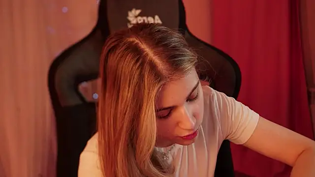 EllieCutes online show from 03-22-25, 09:02