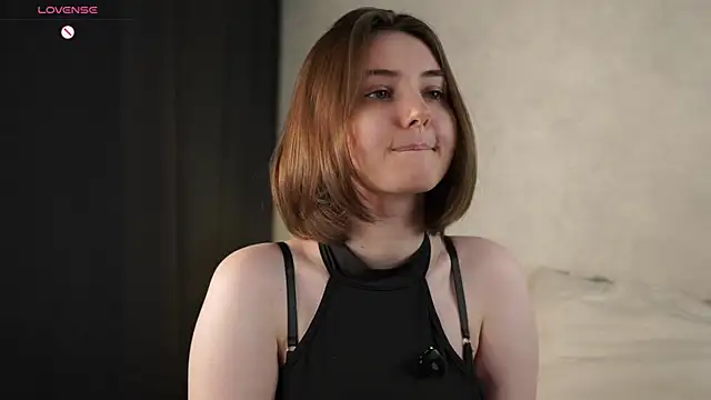 Snapshot of MeghanElson chatting on 05-19-26, 02:01 MeghanElson online show from 05-19-26, 02:01