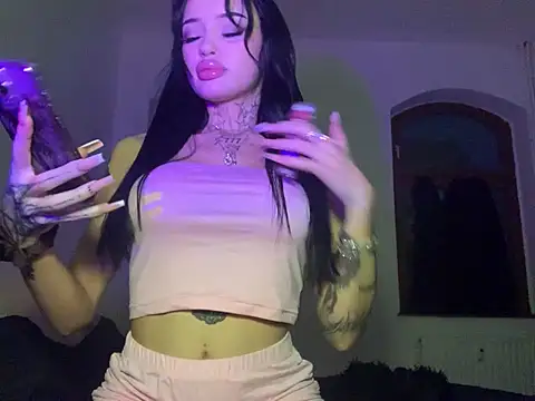 Snapshot of madelinexx chatting on 01-08-25, 04:33 madelinexx online show from 01-08-25, 04:33