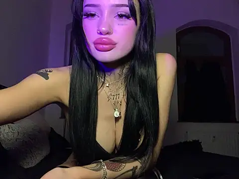 Snapshot of madelinexx chatting on 01-08-25, 09:12 madelinexx online show from 01-08-25, 09:12