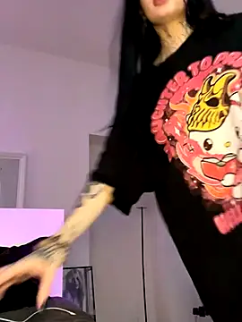 Snapshot of madelinexx chatting on 09-17-25, 02:19 madelinexx online show from 09-17-25, 02:19