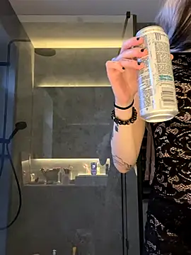 Snapshot of madelinexx chatting on 10-23-25, 01:43 madelinexx online show from 10-23-25, 01:43