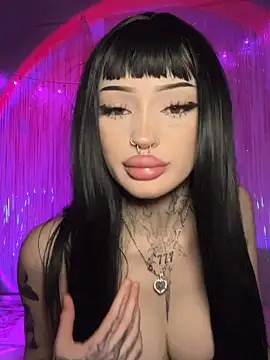 Snapshot of madelinexx chatting on 11-28-25, 03:04 madelinexx online show from 11-28-25, 03:04