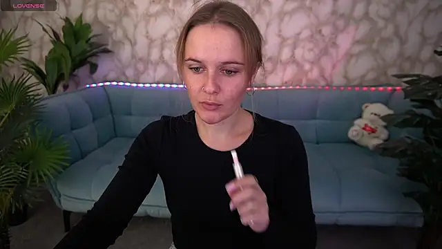 MaribelRiverr  online show from 10-14-25, 05:52