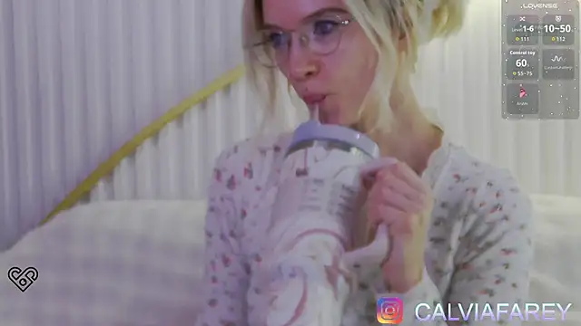 Snapshot of calviafarey chatting on 02-13-26, 12:17 calviafarey online show from 02-13-26, 12:17