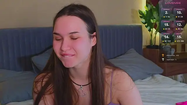 Roxie Mils online show from 12-30-24, 12:11