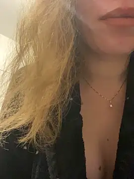 Snapshot of EvaRush chatting on 12-20-24, 10:22 EvaRush online show from 12-20-24, 10:22