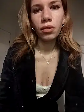 Snapshot of EvaRush chatting on 10-04-25, 05:22 EvaRush online show from 10-04-25, 05:22