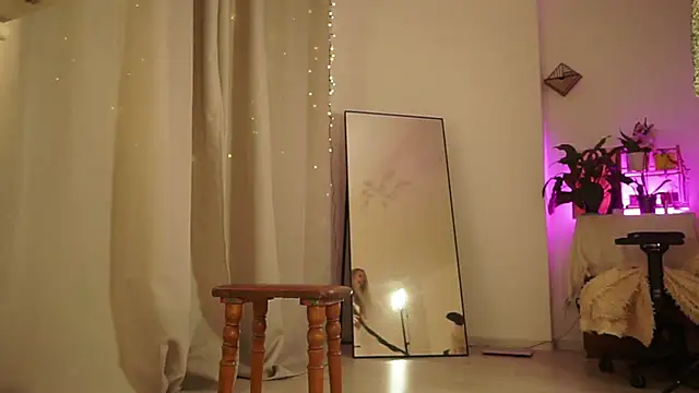 Snapshot of Elly_Caramelly chatting on 03-06-25, 12:00 Elly Caramelly online show from 03-06-25, 12:00