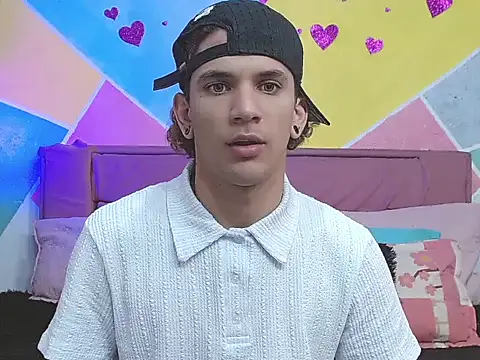 Snapshot of tylor_boy chatting on 09-15-25, 02:33 tylor boy online show from 09-15-25, 02:33