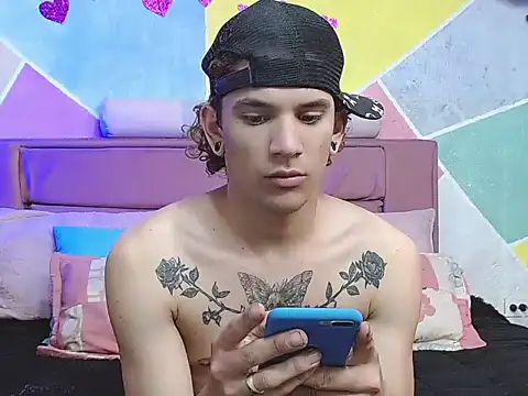 Snapshot of tylor_boy chatting on 09-29-25, 03:33 tylor boy online show from 09-29-25, 03:33