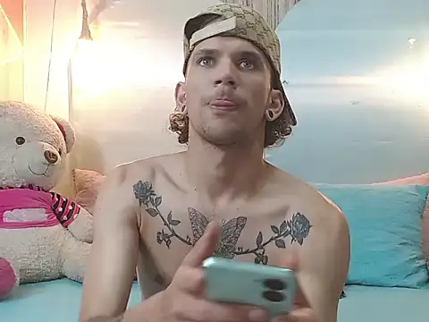 Snapshot of tylor_boy chatting on 11-26-25, 05:58 tylor boy online show from 11-26-25, 05:58