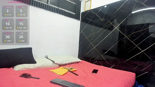 Analiasmith89 online show from 10-19-25, 03:29