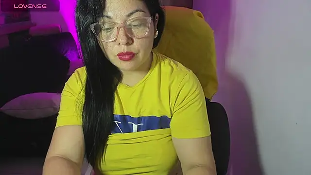 Snapshot of jessicarabbit_1 chatting on 06-21-26, 06:21 jessicarabbit 1 online show from 06-21-26, 06:21