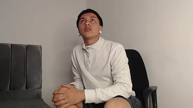 Snapshot of alex-lover chatting on 09-20-25, 01:28 alex-lover online show from 09-20-25, 01:28