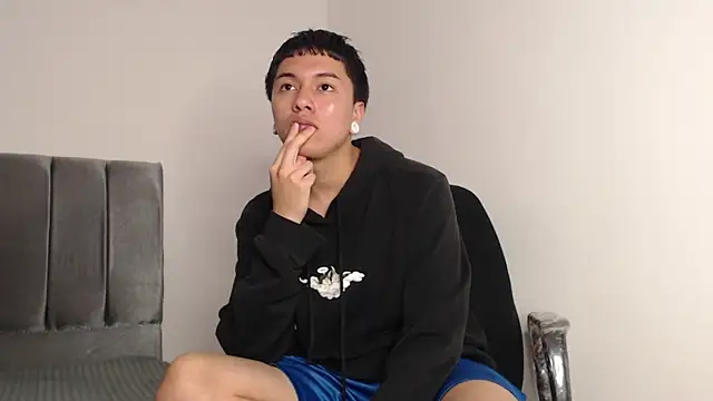 Snapshot of alex-lover chatting on 10-01-25, 01:22 alex-lover online show from 10-01-25, 01:22