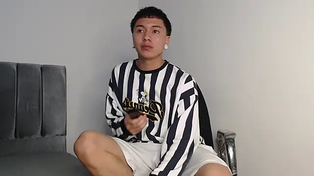 Snapshot of alex-lover chatting on 10-11-25, 12:43 alex-lover online show from 10-11-25, 12:43