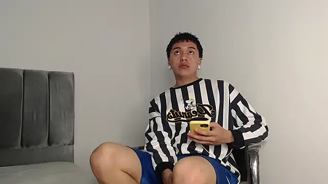 Snapshot of alex-lover chatting on 10-30-25, 01:40 alex-lover online show from 10-30-25, 01:40