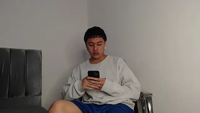 Snapshot of alex-lover chatting on 11-09-25, 02:21 alex-lover online show from 11-09-25, 02:21