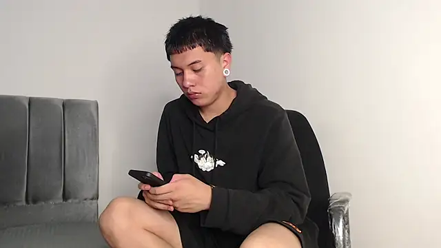 Snapshot of alex-lover chatting on 11-26-25, 01:39 alex-lover online show from 11-26-25, 01:39