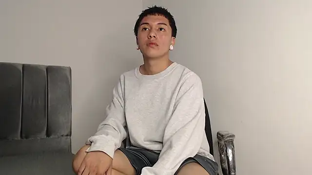 Snapshot of alex-lover chatting on 12-17-25, 01:22 alex-lover online show from 12-17-25, 01:22