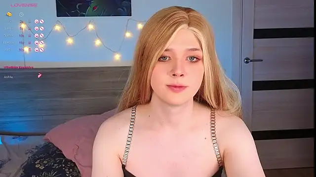 Snapshot of _yourFoxy_ chatting on 01-05-26, 05:27 yourFoxy online show from 01-05-26, 05:27