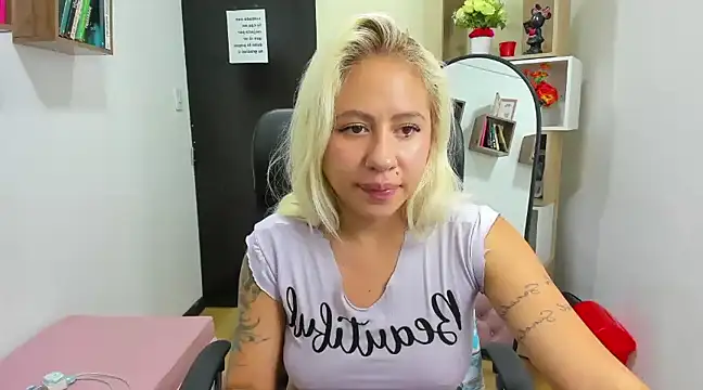 Snapshot of ConstansBlonde chatting on 12-23-24, 10:55 ConstansBlonde online show from 12-23-24, 10:55