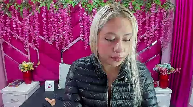 Snapshot of ConstansBlonde chatting on 01-07-25, 01:24 ConstansBlonde online show from 01-07-25, 01:24