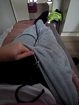 Snapshot of poldek38 chatting on 12-17-25, 11:49 poldek38 online show from 12-17-25, 11:49