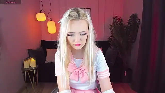 Snapshot of EmilyAir chatting on 01-04-25, 06:30 EmilyAir online show from 01-04-25, 06:30