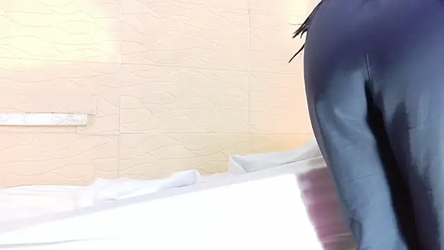 Chocolatte bar online show from 01-31-25, 01:23