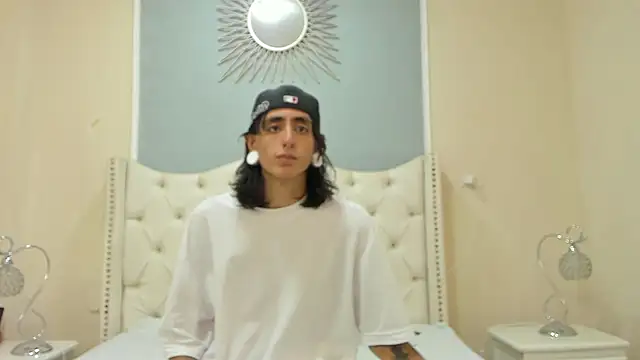 Snapshot of Matthew_Dixonn chatting on 12-13-24, 03:27 Matthew Dixonn online show from 12-13-24, 03:27