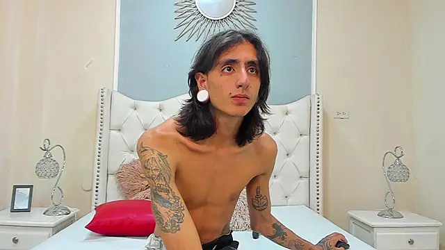 Snapshot of Matthew_Dixonn chatting on 12-18-24, 04:09 Matthew Dixonn online show from 12-18-24, 04:09