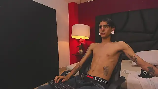 Snapshot of Matthew_Dixonn chatting on 12-26-24, 06:19 Matthew Dixonn online show from 12-26-24, 06:19