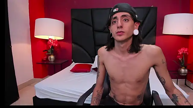 Snapshot of Matthew_Dixonn chatting on 01-10-25, 09:02 Matthew Dixonn online show from 01-10-25, 09:02