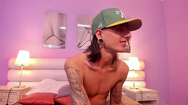 Snapshot of Matthew_Dixonn chatting on 01-28-25, 10:12 Matthew Dixonn online show from 01-28-25, 10:12