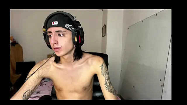 Snapshot of Matthew_Dixonn chatting on 02-05-25, 05:52 Matthew Dixonn online show from 02-05-25, 05:52