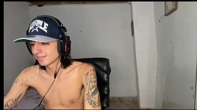 Snapshot of Matthew_Dixonn chatting on 02-11-25, 03:40 Matthew Dixonn online show from 02-11-25, 03:40