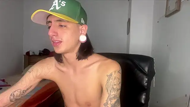 Snapshot of Matthew_Dixonn chatting on 02-22-25, 01:55 Matthew Dixonn online show from 02-22-25, 01:55