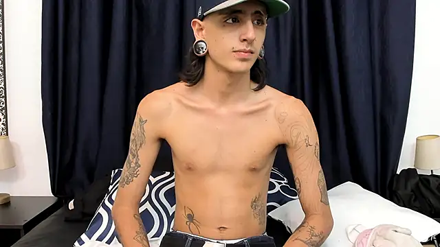 Snapshot of Matthew_Dixonn chatting on 03-03-25, 11:24 Matthew Dixonn online show from 03-03-25, 11:24